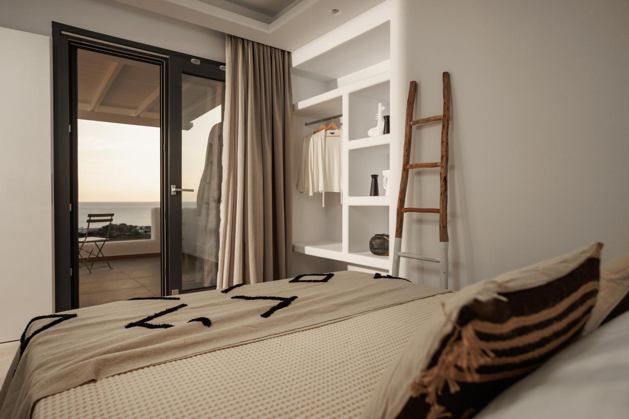 Phoenicia Naxos Кастраки