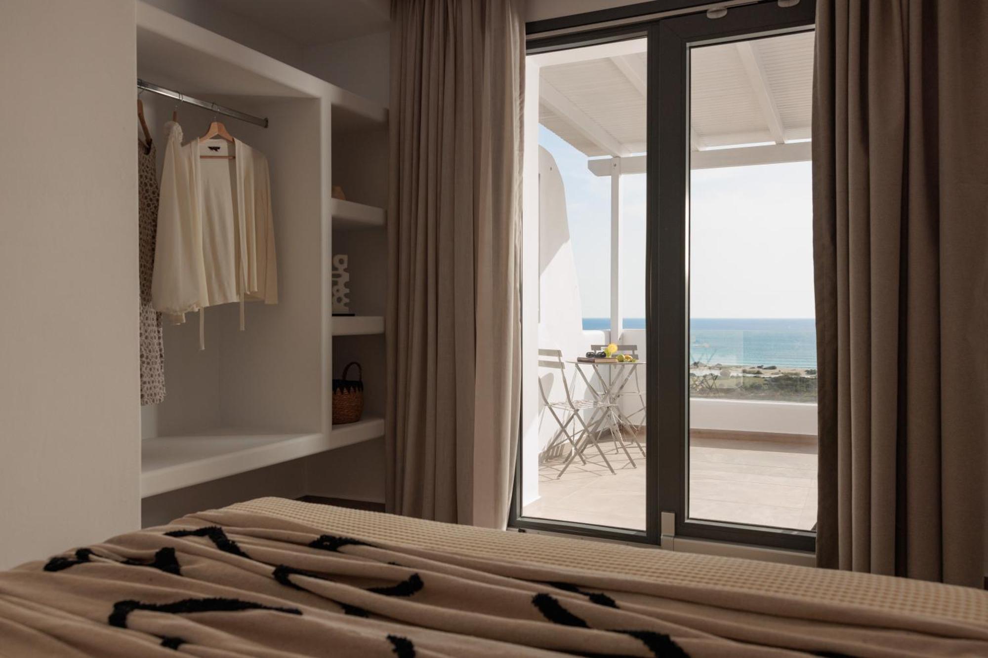 Phoenicia Naxos